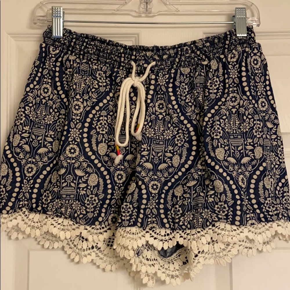 Matilda Jane- Joanna Gaines shorts. Size M